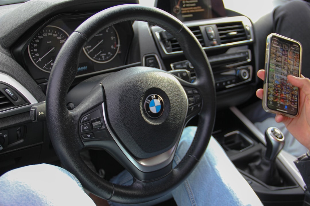 Як знайти номер телефону власника BMW в Україні — поради для автолюбителів