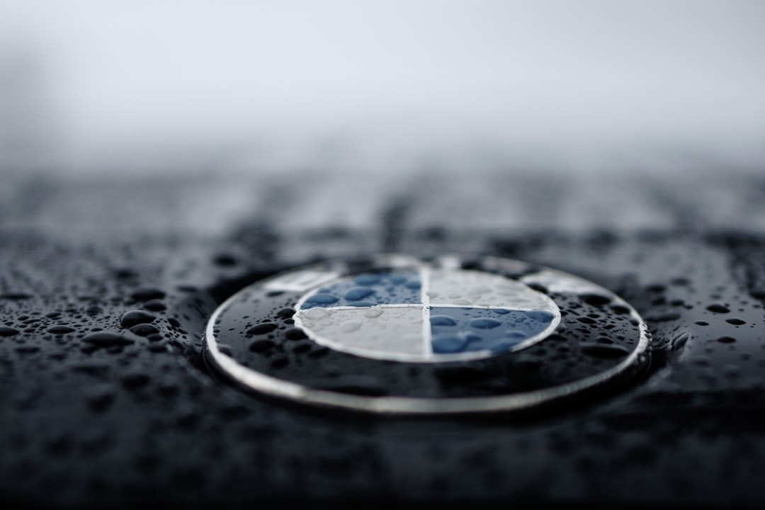 Скільки коштує пофарбувати BMW в Україні: ціни та поради 2026